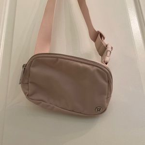 Lululemon Everywhere Belt Bag